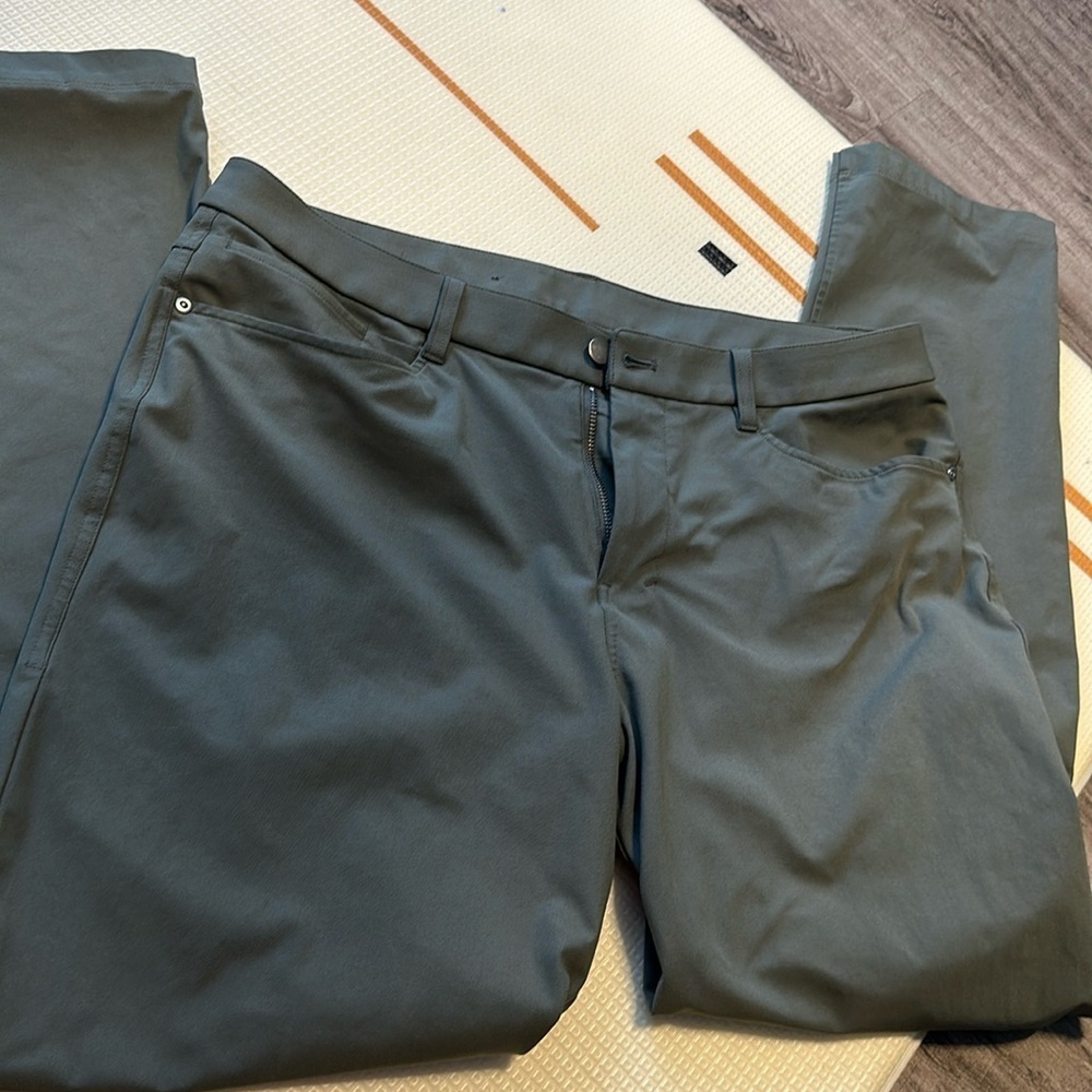 Lululemon Men’s ABC classic Fit Pants 34